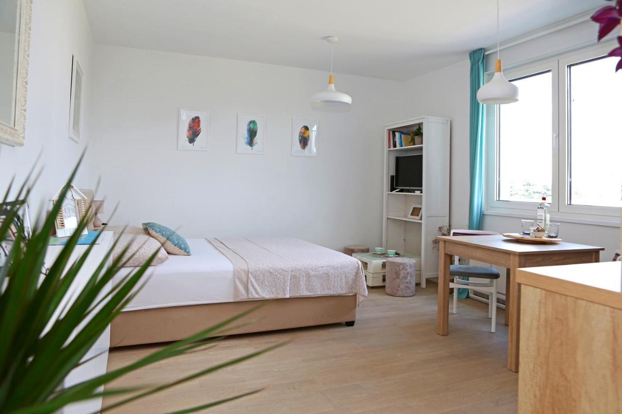 Studio Apartment Camino With Parking Zadar Bagian luar foto