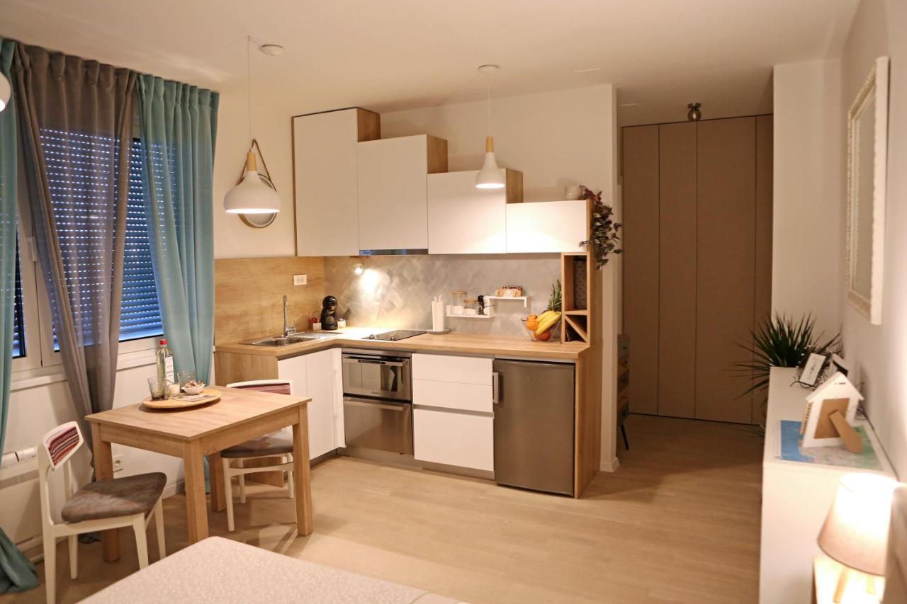 Studio Apartment Camino With Parking Zadar Bagian luar foto